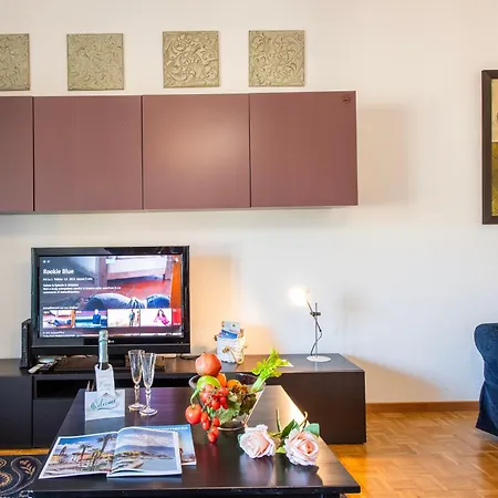 Santiago - Happy لوغانو