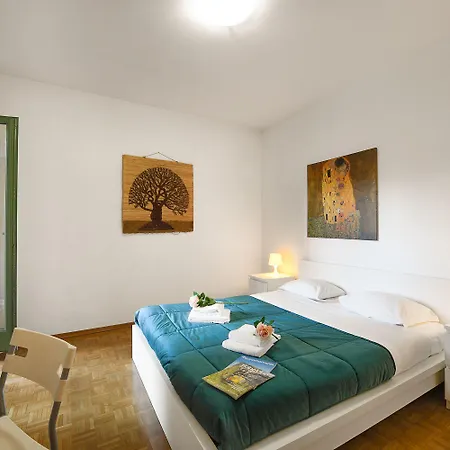 Santiago Home With Lake-View Balconies - Happy Rentals *