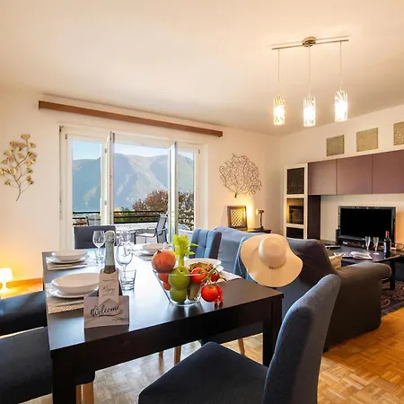 Santiago Home With Lake-View Balconies - Happy Rentals * Lugano