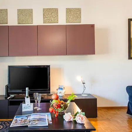 Santiago Home With Lake-View Balconies - Happy Rentals Lugano