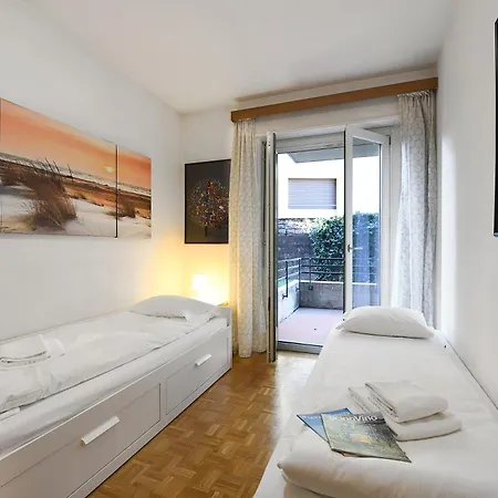 Santiago Home With Lake-View Balconies - Happy Rentals