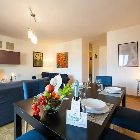 Santiago Home With Lake-View Balconies - Happy Rentals